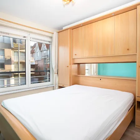 Magritte's Seadreams A0101 * De Panne