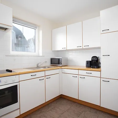 Magritte's Seadreams A0101 De Panne